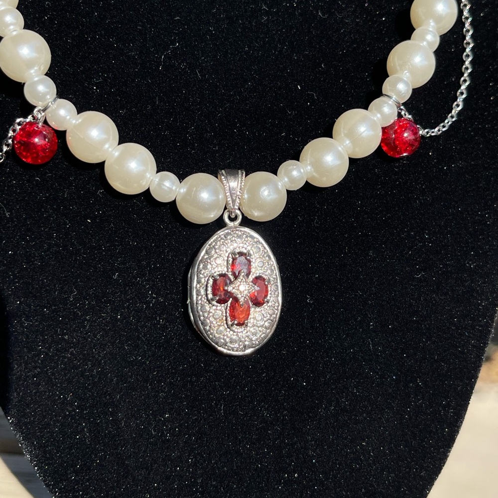 ♡ Lovers Locket ♡ - Picture 3 of 5